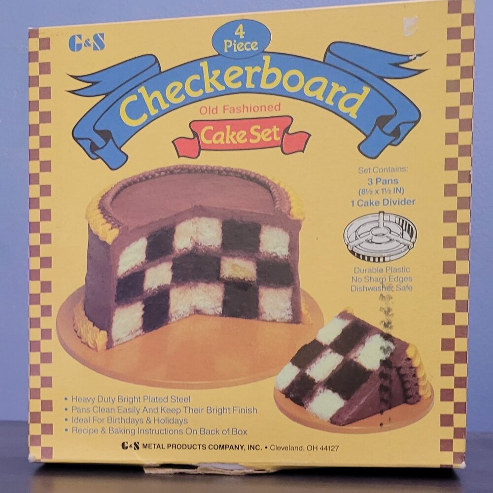 G & S Metal Co. 4 Piece Checkerboard Old Fashioned Cake Set 3 Pans 1 Divider